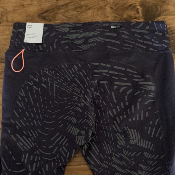 Nike Black and White Patterned Leggings - Picture 12 of 16